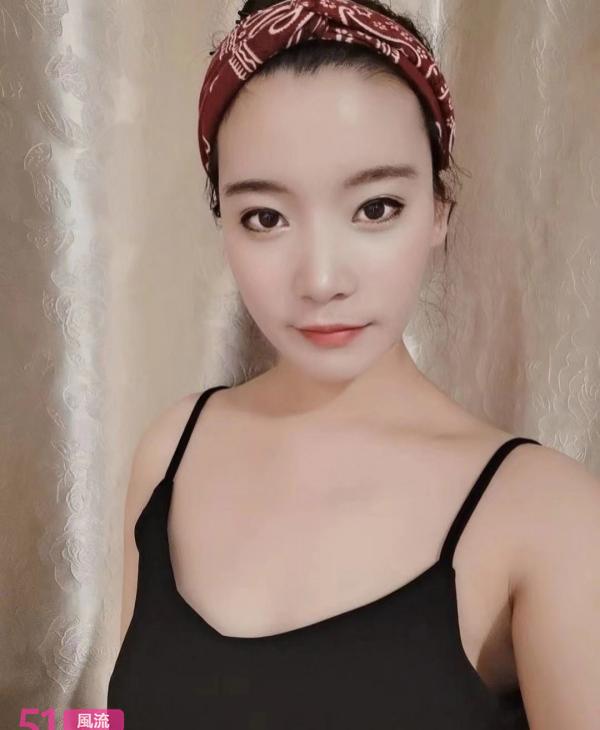 约会练瑜伽的软妹