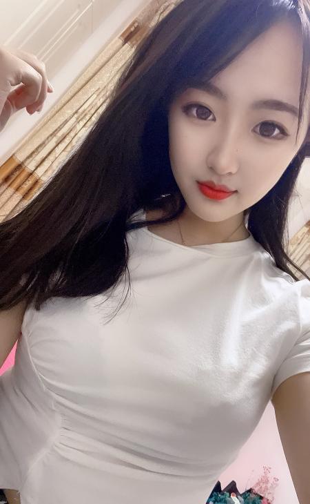 白嫩柔软的妹子