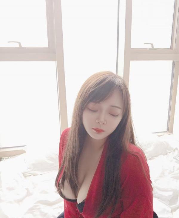 园区大奶肥臀小姐姐