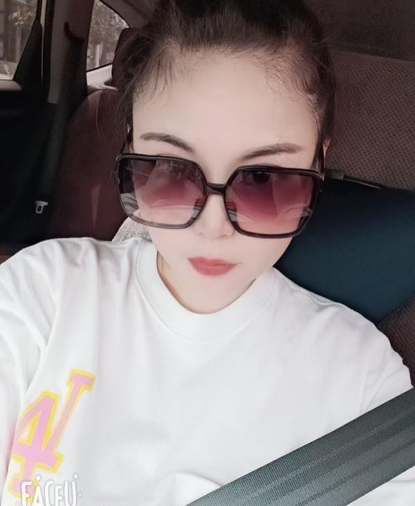 历城区凤凰路小姐姐