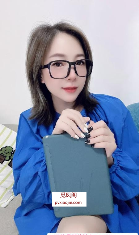 眼镜轻熟姐姐
