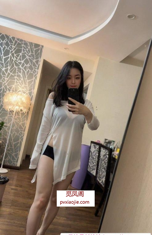 丰满高挑小少妇