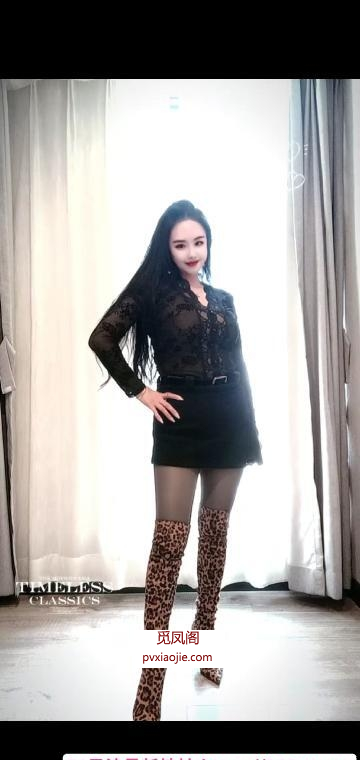 大长腿黑丝少妇