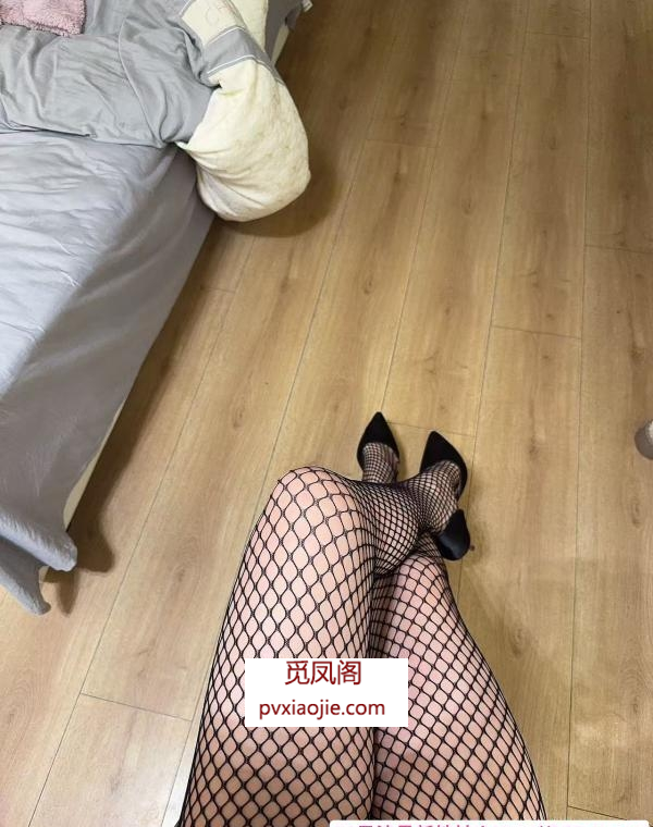 苗条腰细大奶妹