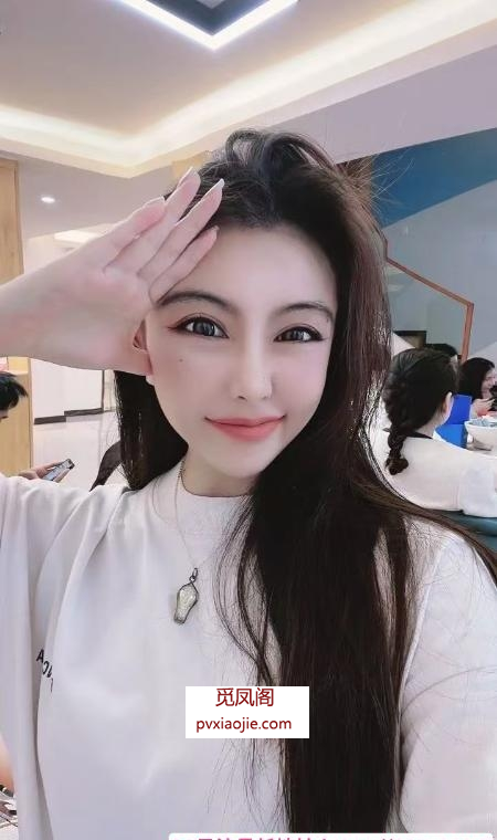 胸大腰细健身小少妇