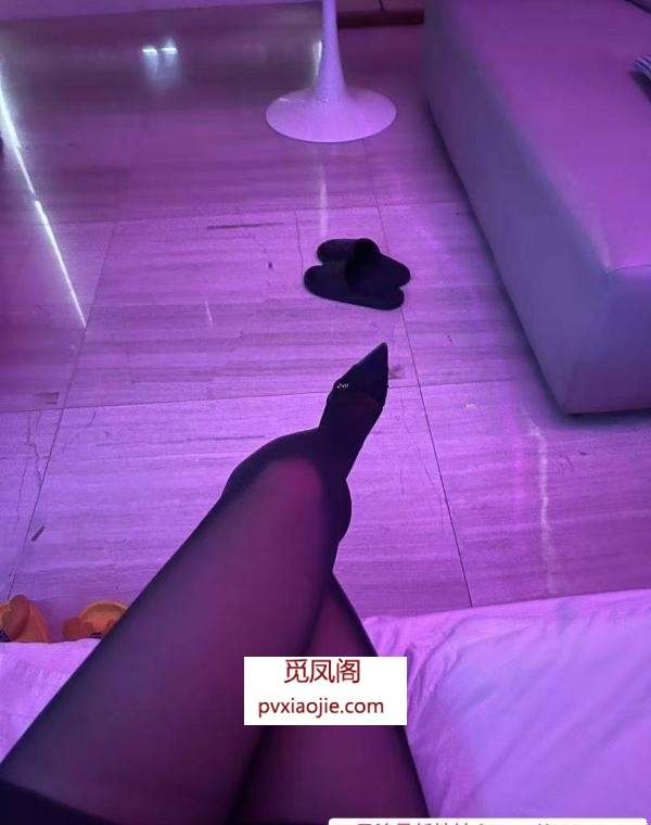 武侯个人制服少妇雅雅