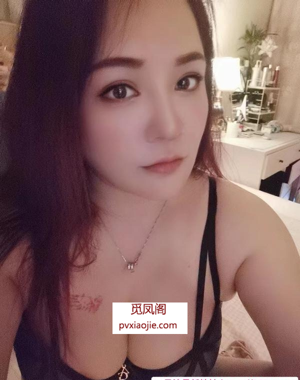 玄武门地铁站大胸熟女