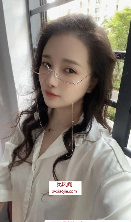 金牛性感眼镜少妇小玉