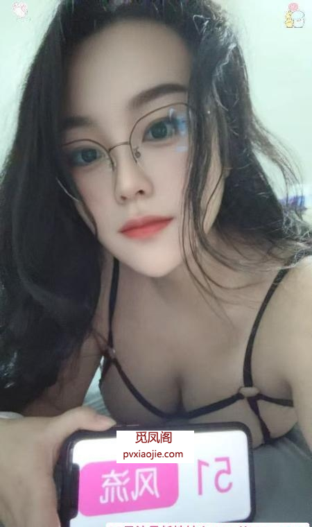 舌吻眼镜骚女兰兰