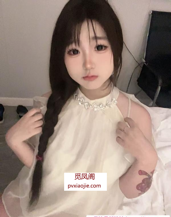 wt三点粉白虎嫩妹