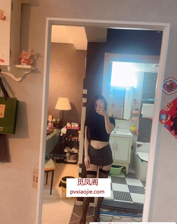 肤白高挑长腿颜值妹子