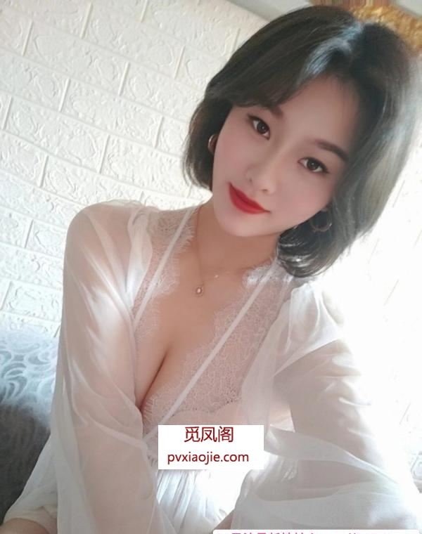 短发韵味风骚女郎