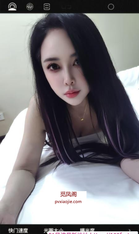 性感肥臀身材的小姐姐